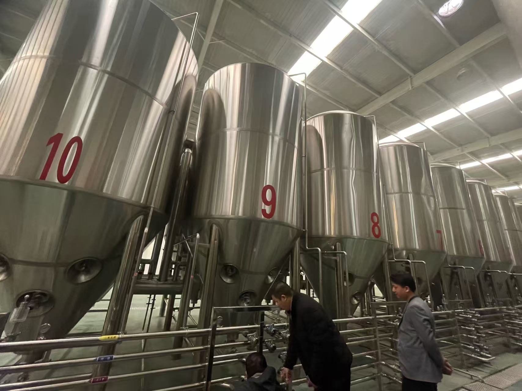 隆昌精酿啤酒设备厂—平面布置、设备设计、制造、调试、培训等一条龙服务